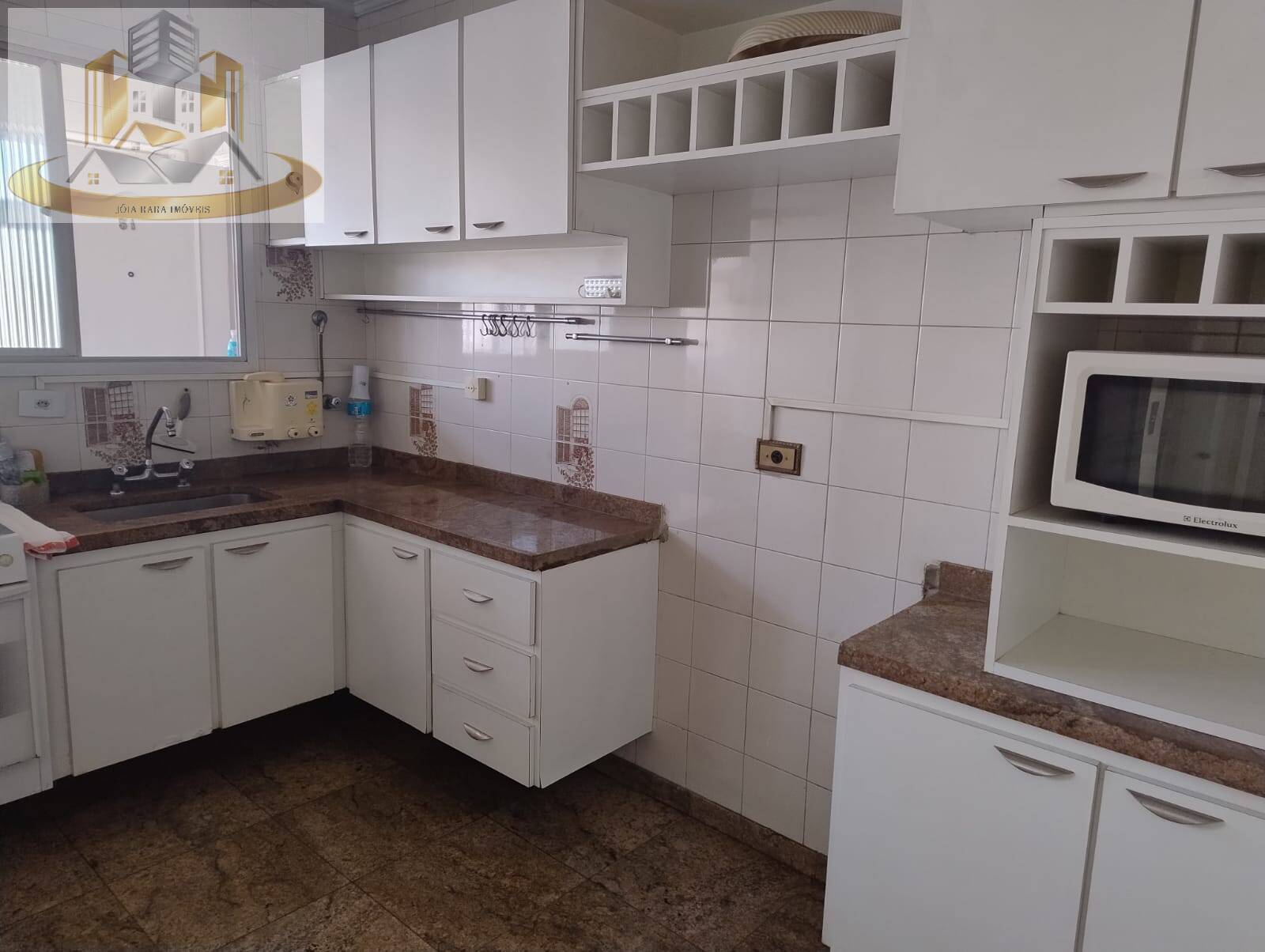 Apartamento à venda com 3 quartos, 110m² - Foto 1