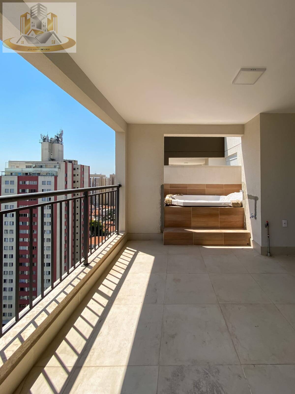 Apartamento à venda com 4 quartos, 215m² - Foto 2