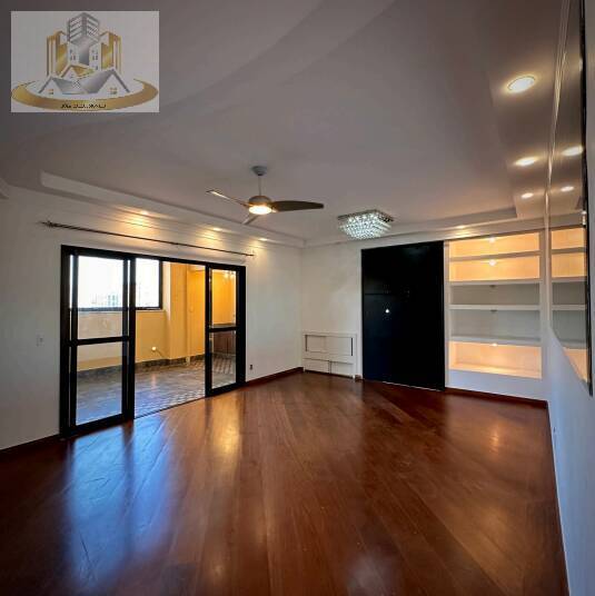 Apartamento à venda com 4 quartos, 217m² - Foto 1