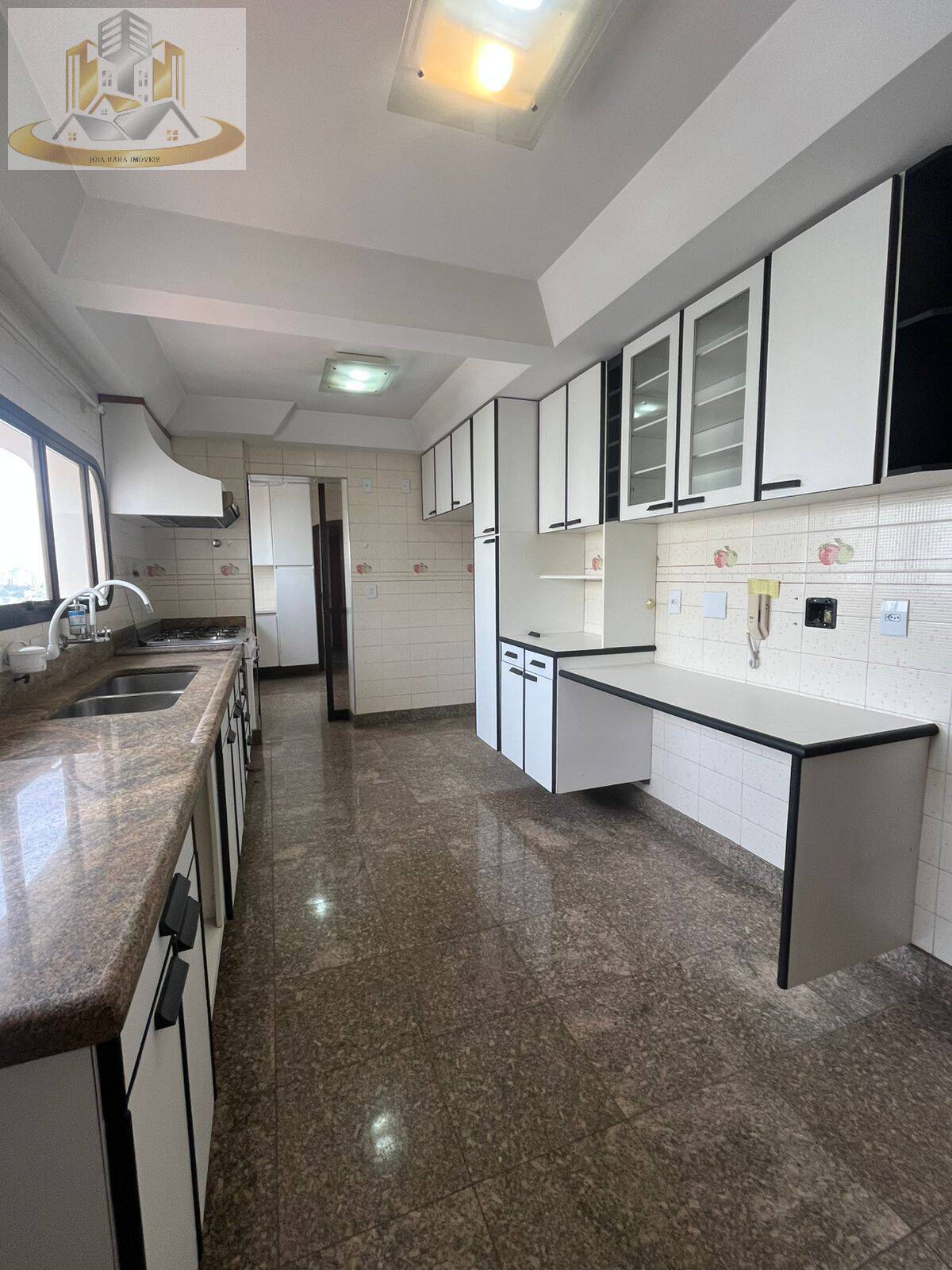 Apartamento à venda com 3 quartos, 190m² - Foto 7