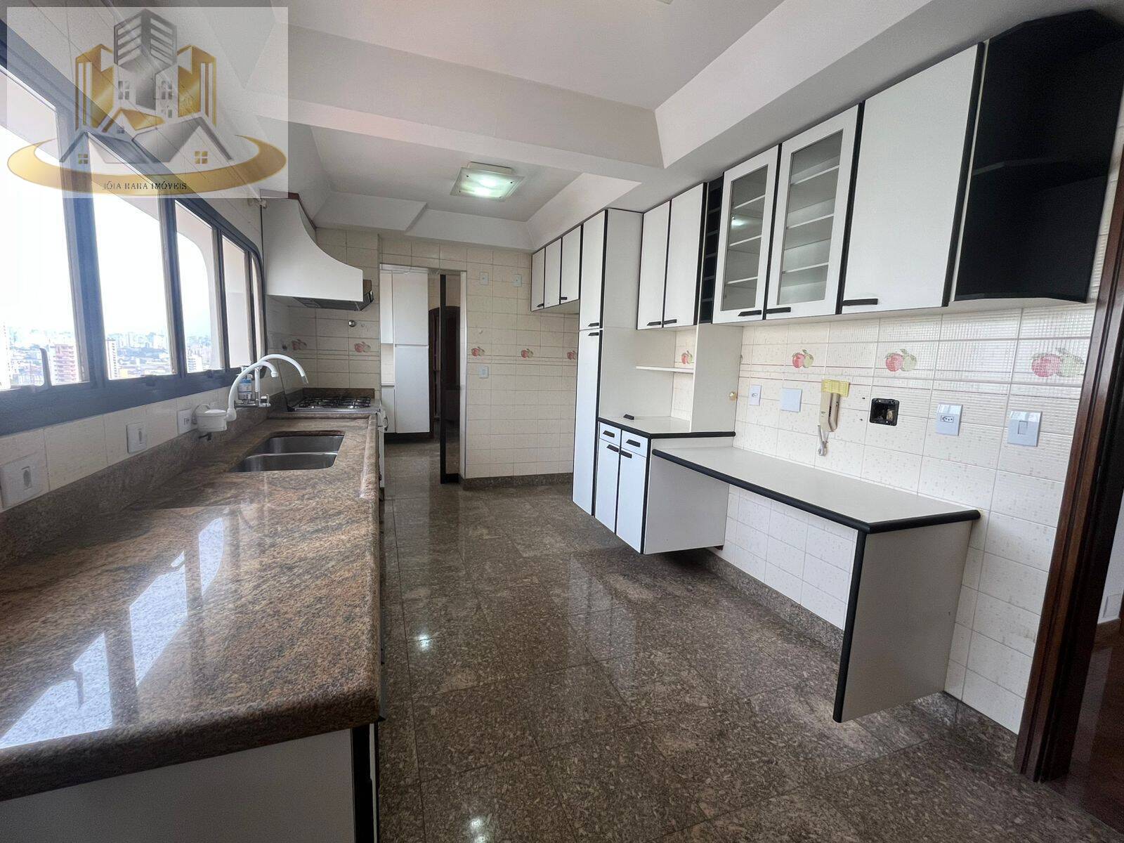 Apartamento à venda com 3 quartos, 190m² - Foto 8